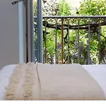Wisteria House شقة *