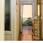 Wisteria House بروناتي
