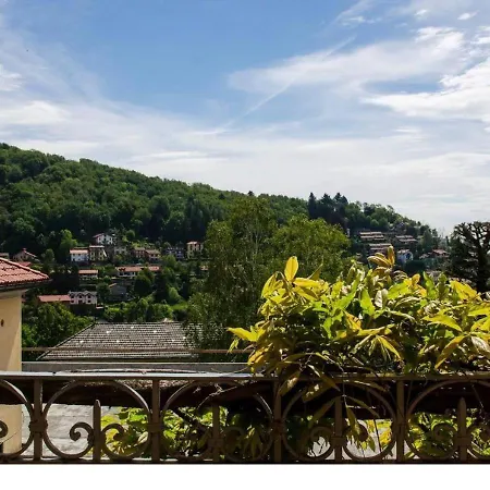 Wisteria House アパート *