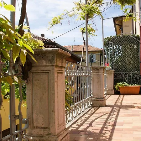 Wisteria House شقة